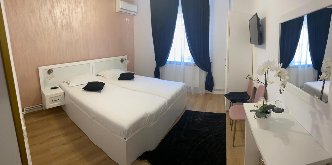 Hotel Casa Cattleya Târgu Jiu Exteriér fotografie
