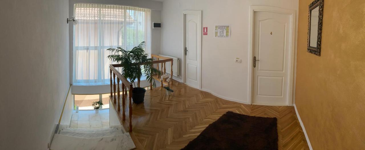 Hotel Casa Cattleya Târgu Jiu Exteriér fotografie