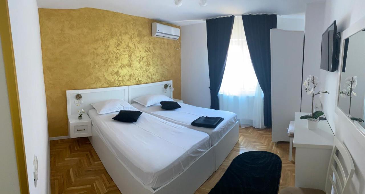 Hotel Casa Cattleya Târgu Jiu Exteriér fotografie