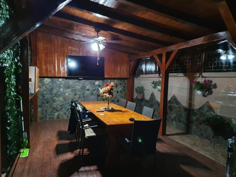 Hotel Casa Cattleya Târgu Jiu Exteriér fotografie